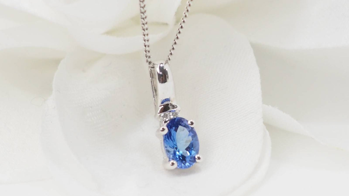 Collier en or blanc, tanzanite et diamants