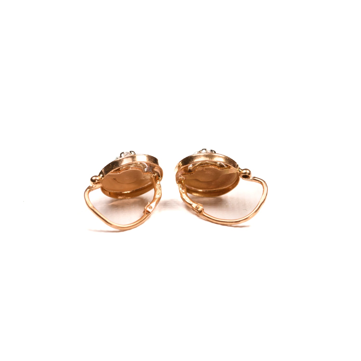 Boucles d'oreilles Dormeuses or jaune guilloché et diamants