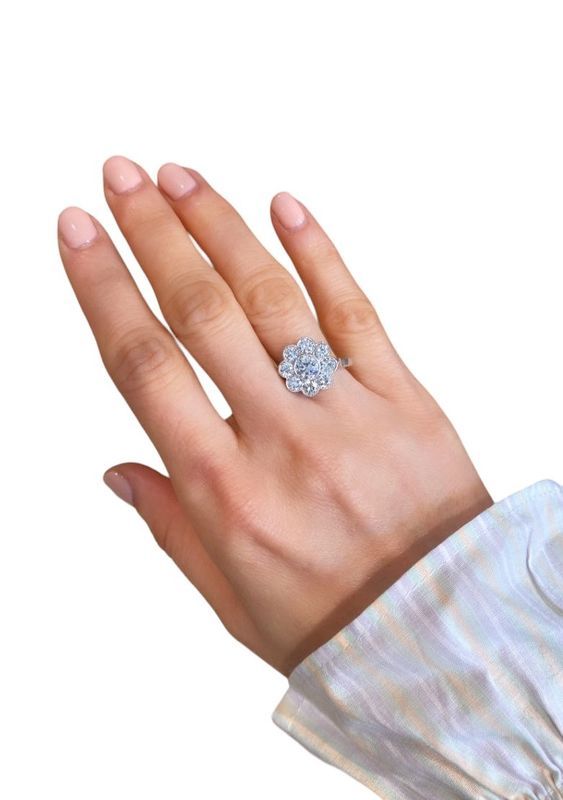 Bague Marguerite, en or blanc 18k et diamants