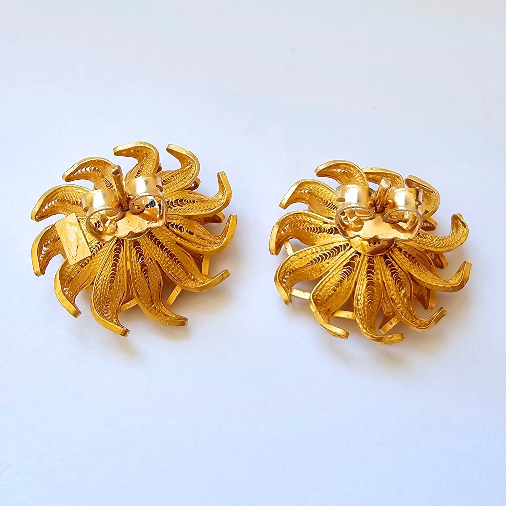 Boucles d’oreilles motif floral en or jaune 18 carats