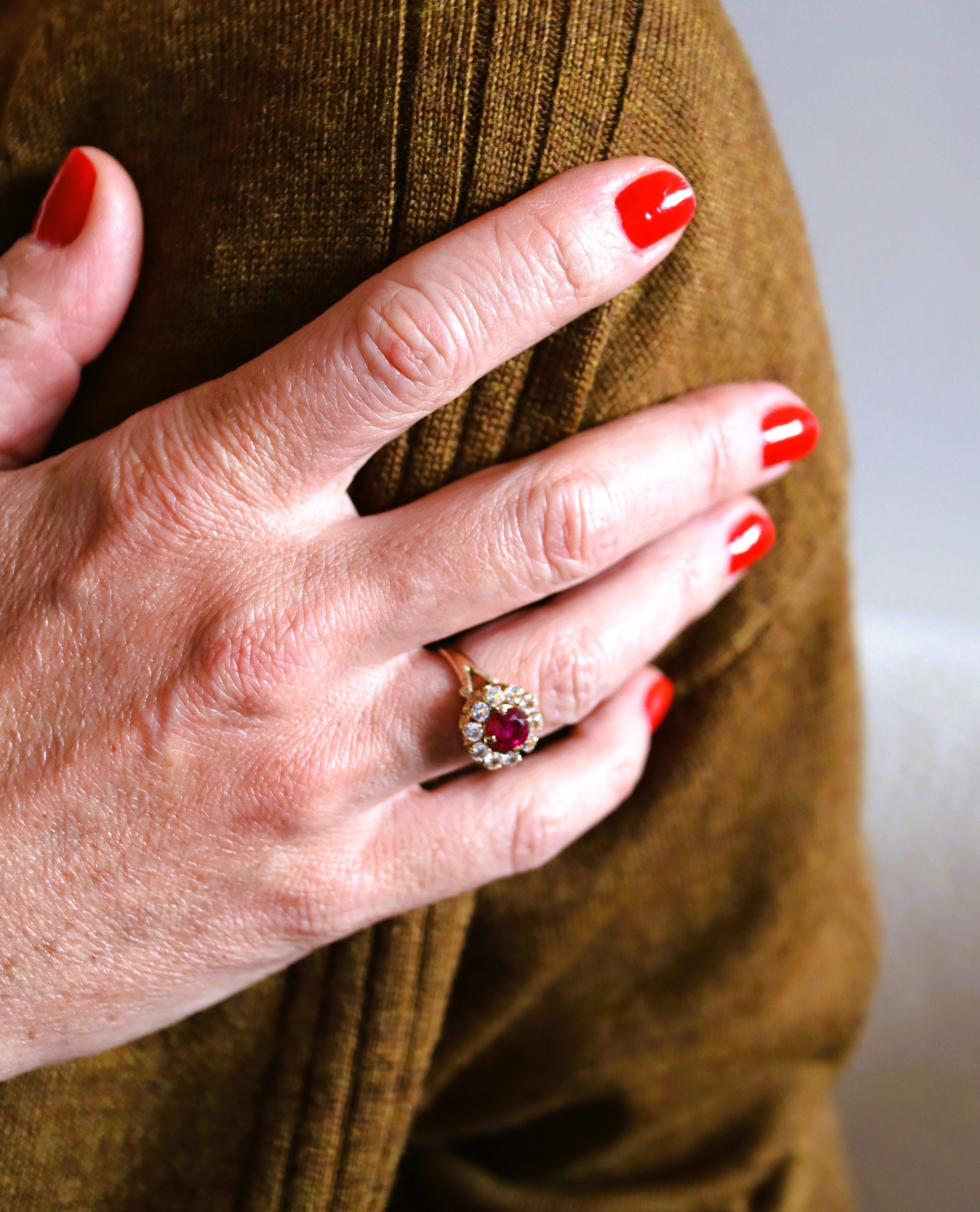 Bague Marguerite en or rose et rubis