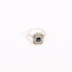 Ring at white gold, sapphire and diamonds