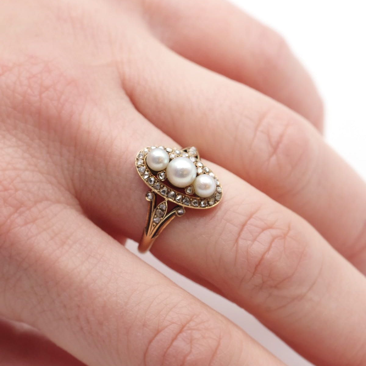 Bague navette en or et perles diamants