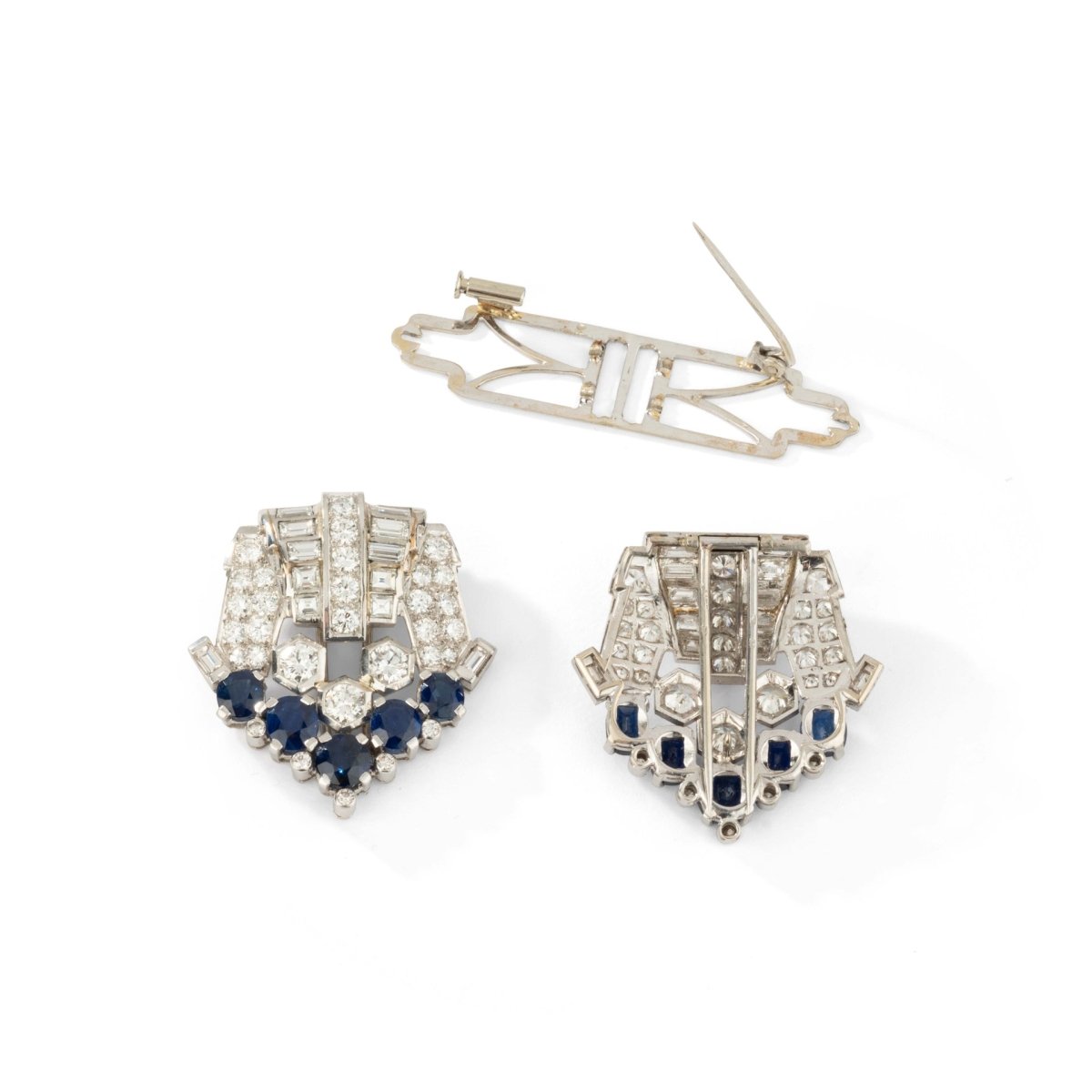 Double Broche Clip Art déco en platine et or blanc, et en saphirs et diamants