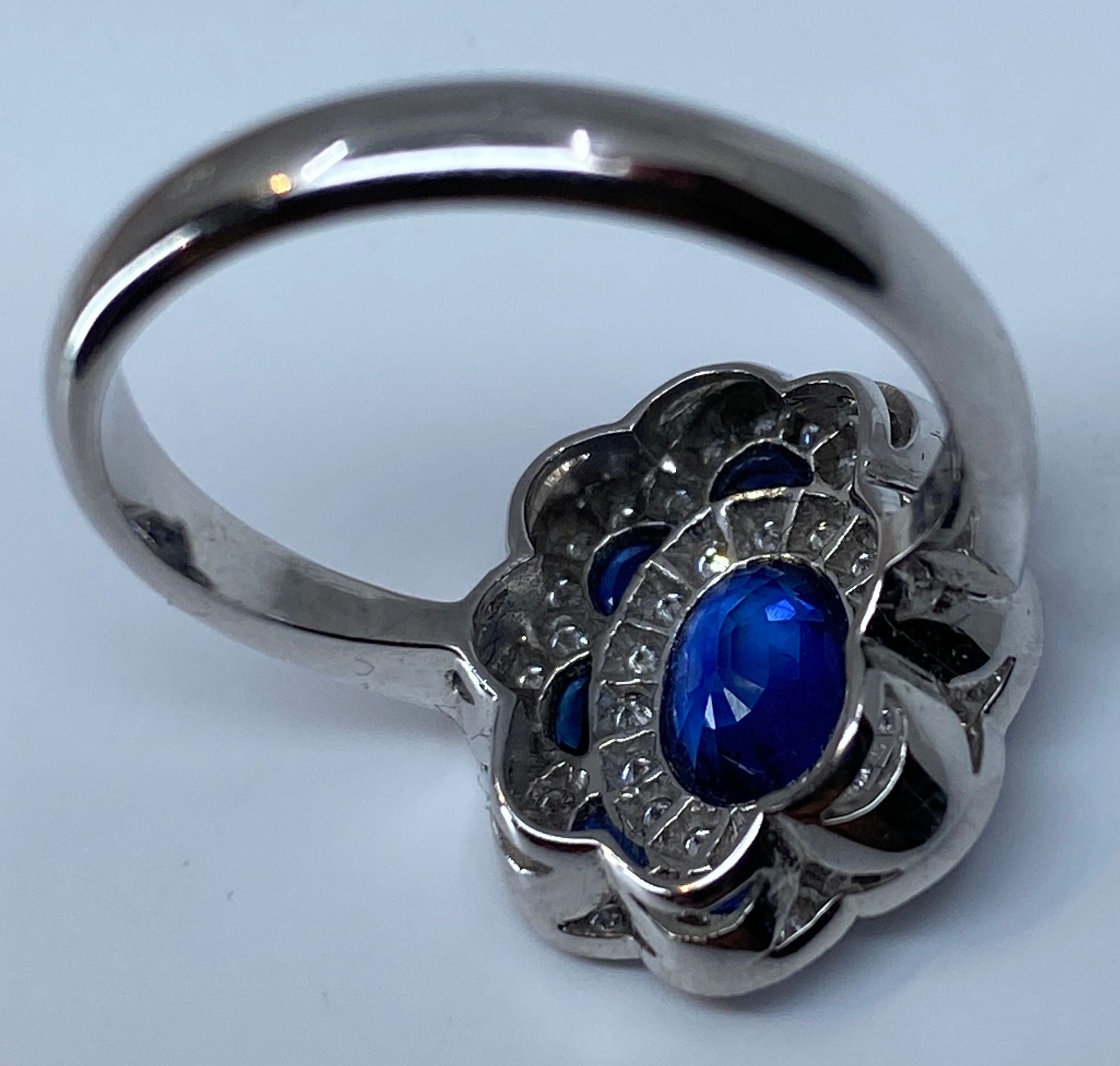 18k gold sapphire and diamond daisy ring