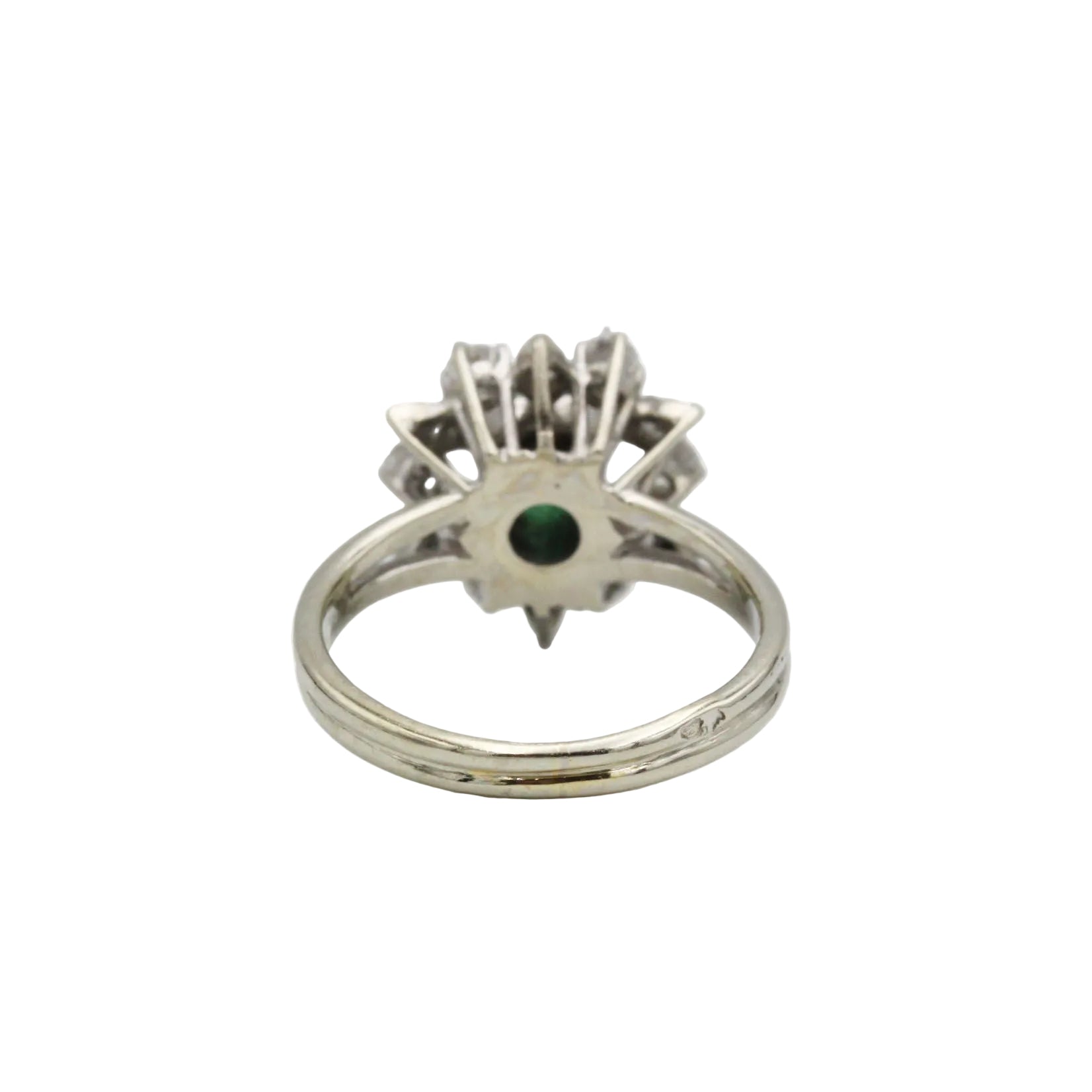 Bague Marguerite en or blanc, platine, émeraude et diamants