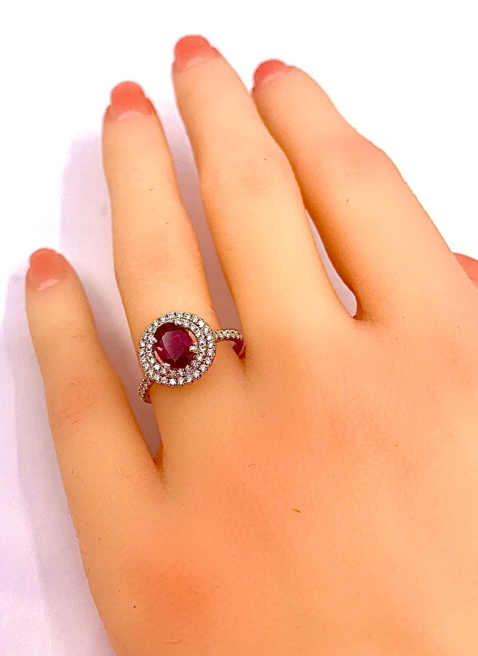 Bague en or blanc 18 carats, rubis 1,28 carat Birman et diamants