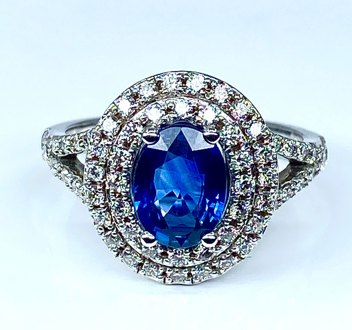 Bague en or blanc 18 carats en saphir et diamants