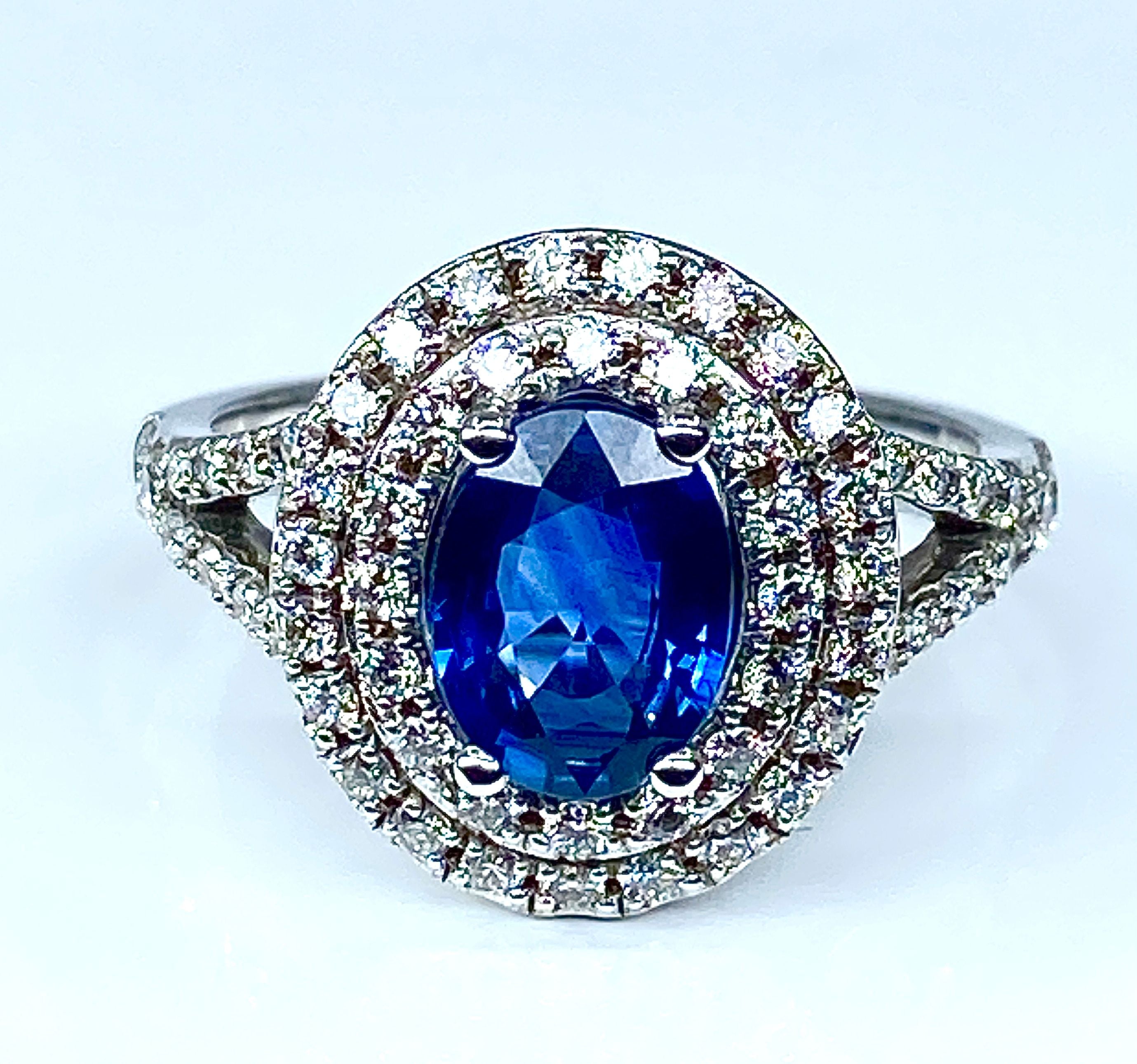 Bague en or blanc 18 carats en saphir et diamants