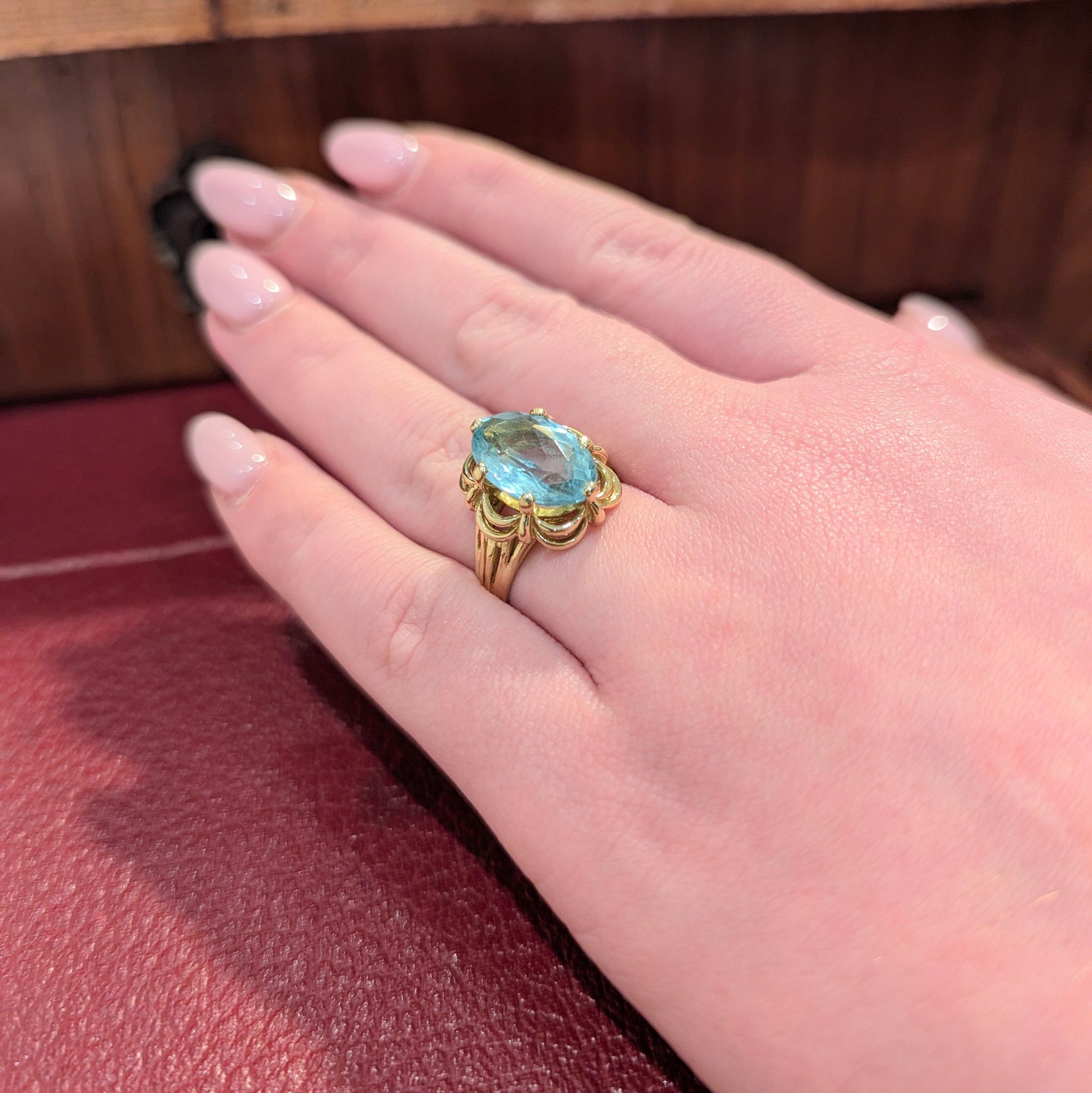 Bague en or jaune et aigue-marine