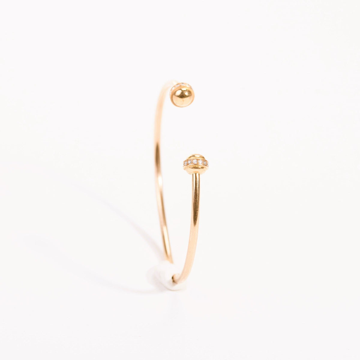Bracelet Jonc ouvert en or rose et diamants