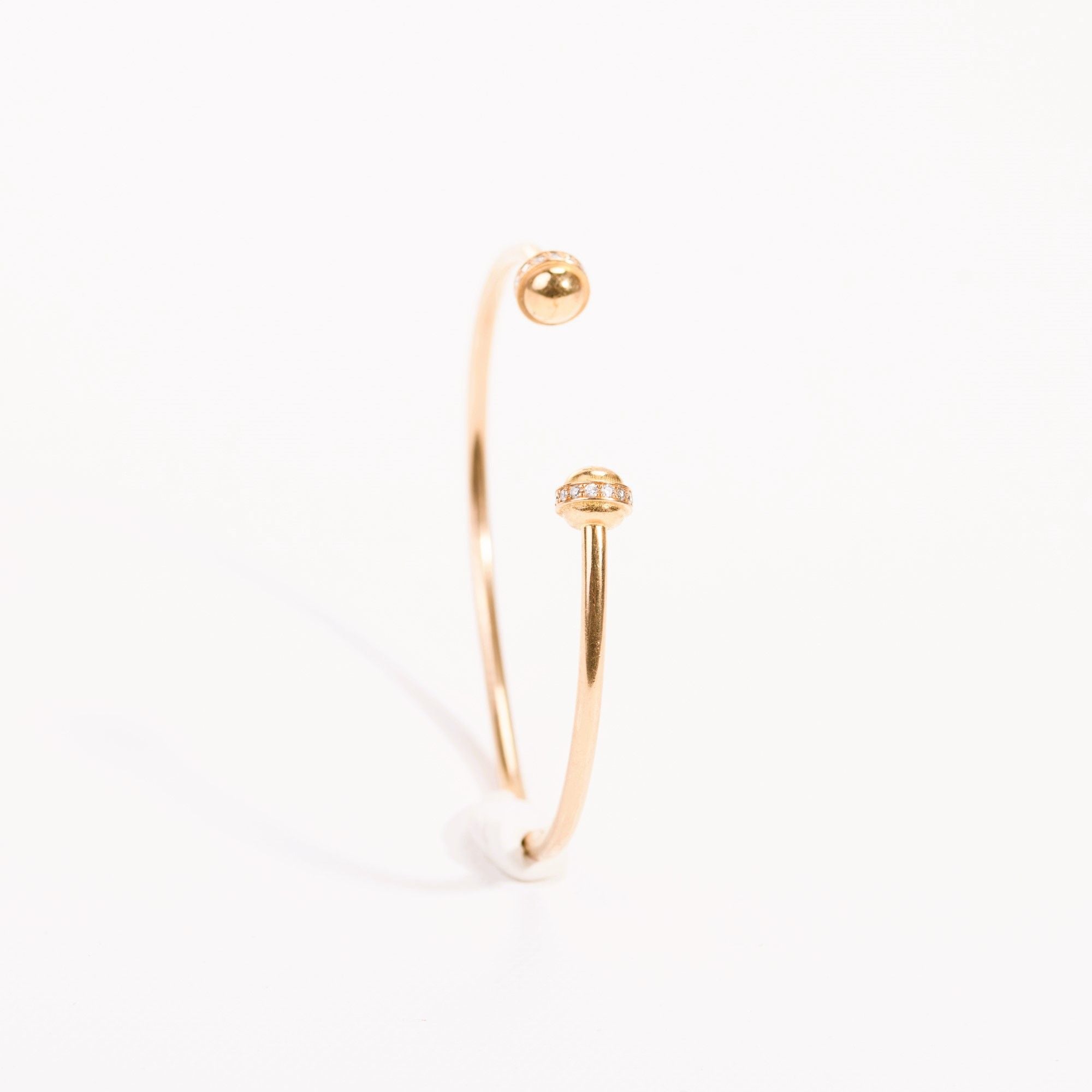 Open bangle bracelet in pink gold and diamonds
