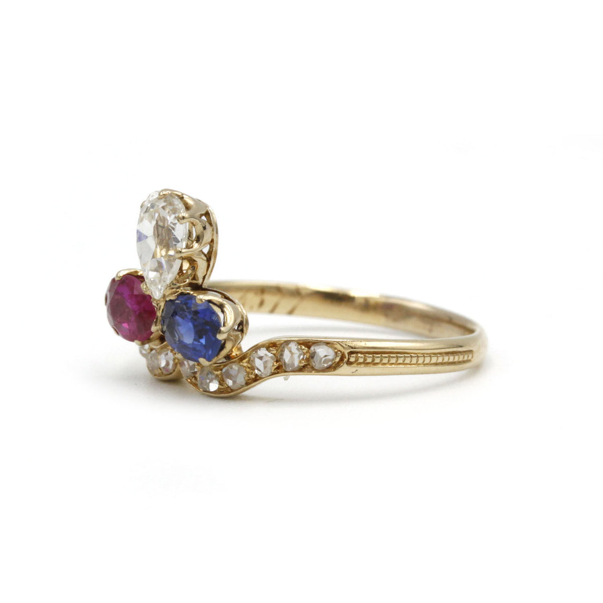 Bague Trilogie XIXème - Or jaune, diamants, rubis et saphir.