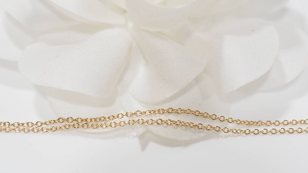 Collier pendentif en or jaune, émeraude et diamants