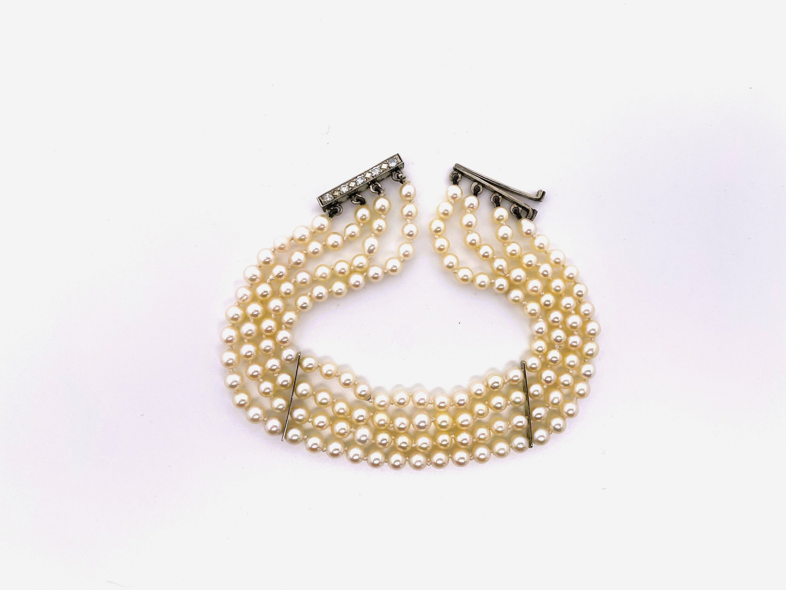 Bracelet Souple 4 rangs de perles blanches or blanc et diamants