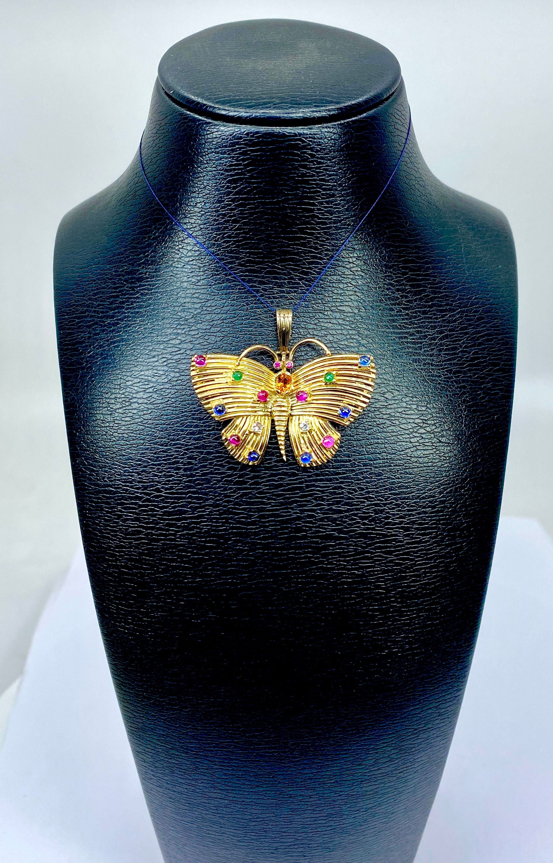 Pendentif papillon en or jaune 18 carats et pierres précieuses