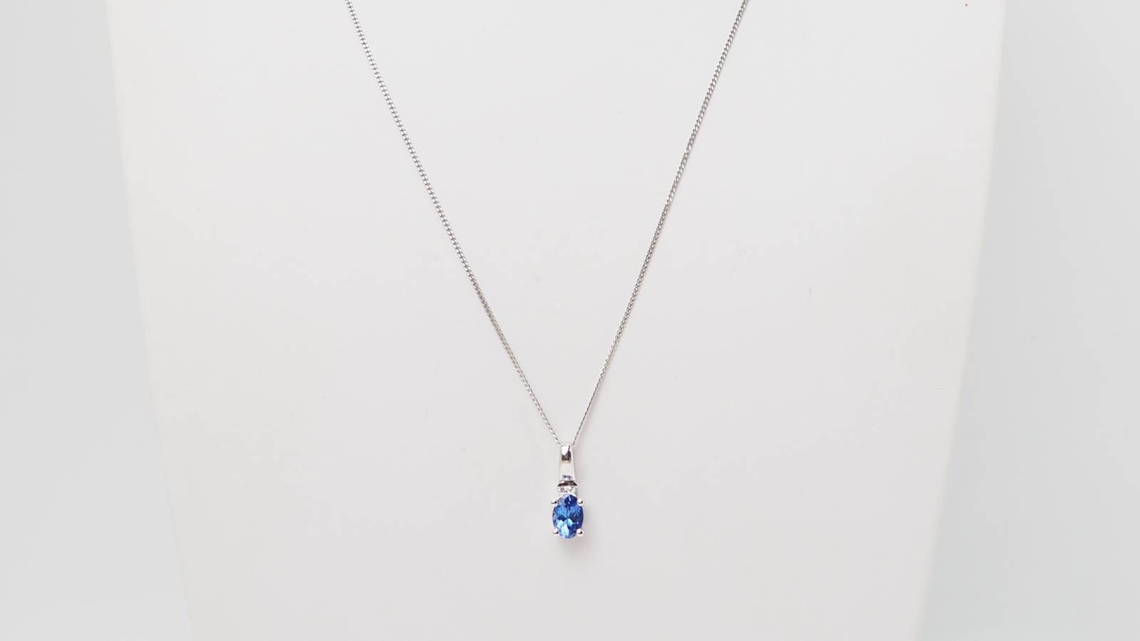 Collier en or blanc, tanzanite et diamants