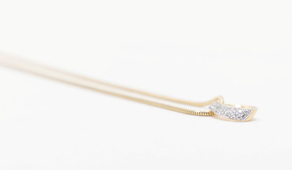 Collier maille cobra en or jaune et blanc et diamant