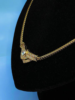 Collier en or jaune 18 carats et motif en diamants