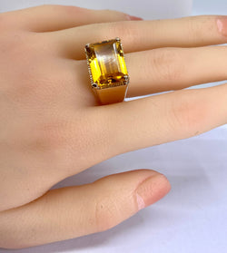 Bague en or jaune 18 carats, topaze jaune 11,26 carats
