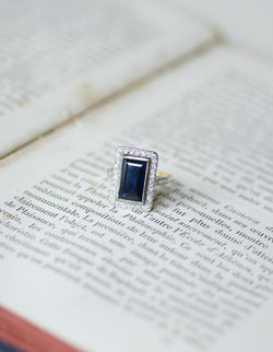 Ring Art Deco rectangular in yellow gold and paltinium with sapphire and diamonds
