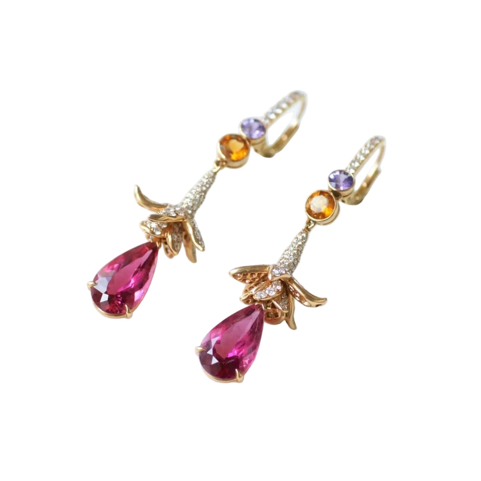 Boucles d'oreilles Pendantes LORENZ BAÜMER en or jaune, saphirs, héliodores, rubellites et diamants