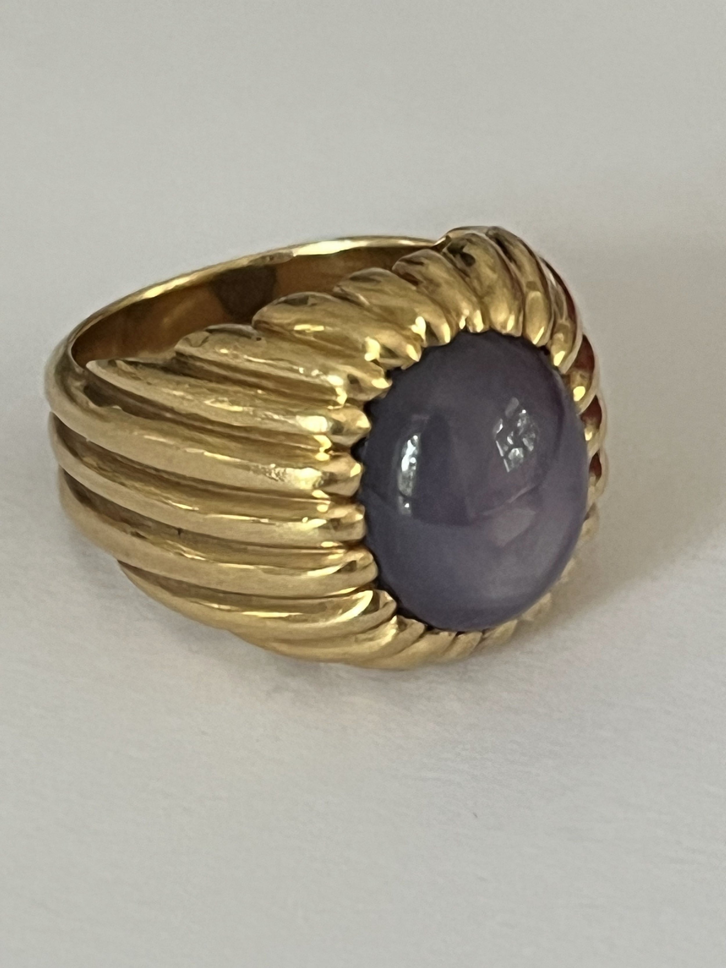 Ring Godronnée in yellow gold star sapphire