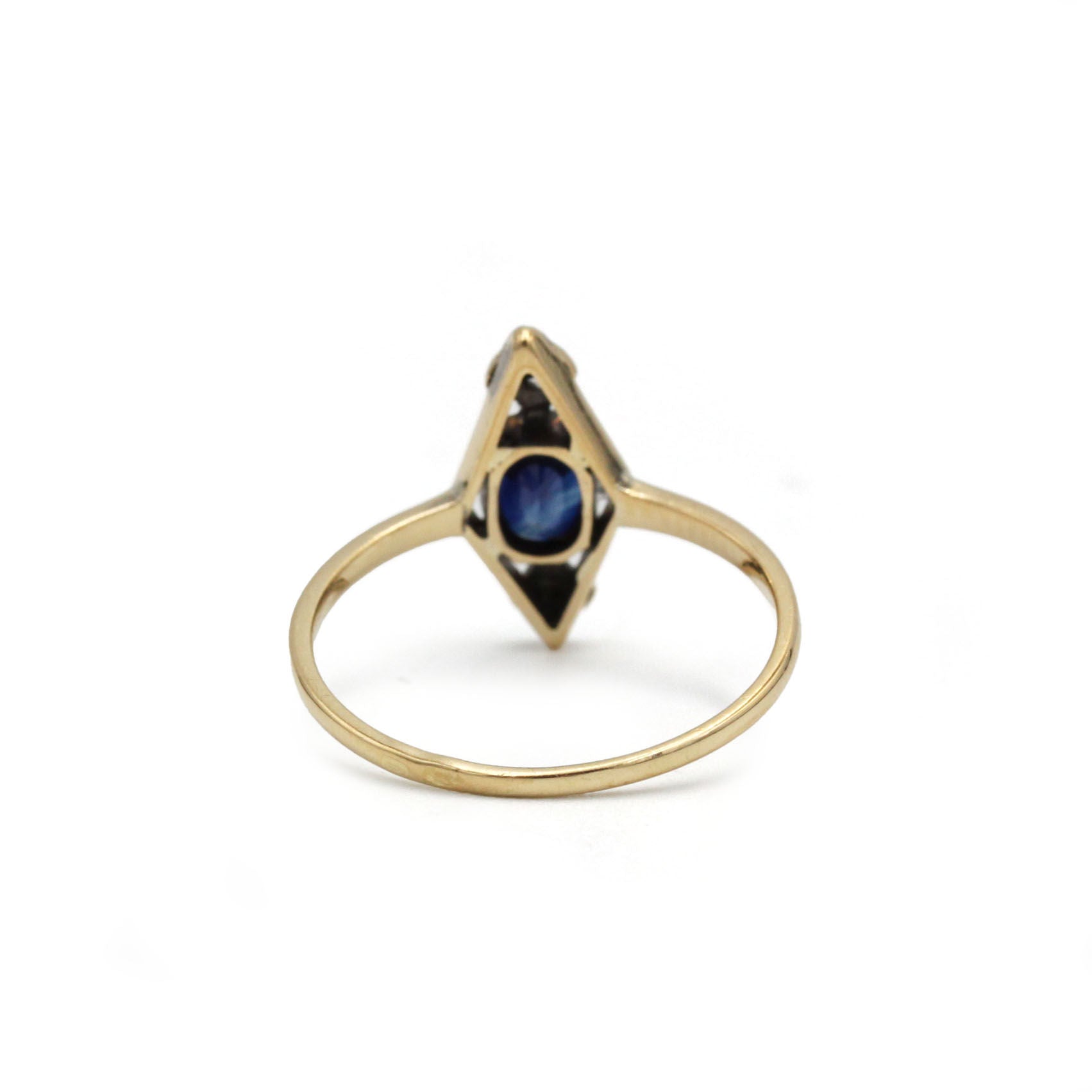 Bague art déco en or jaune, platine, saphir et diamants