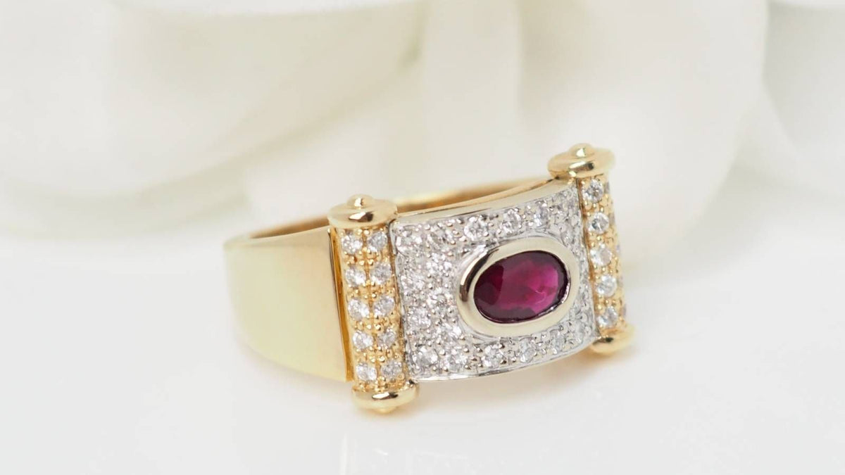 Bague ruban en or bicolore, diamants et rubis