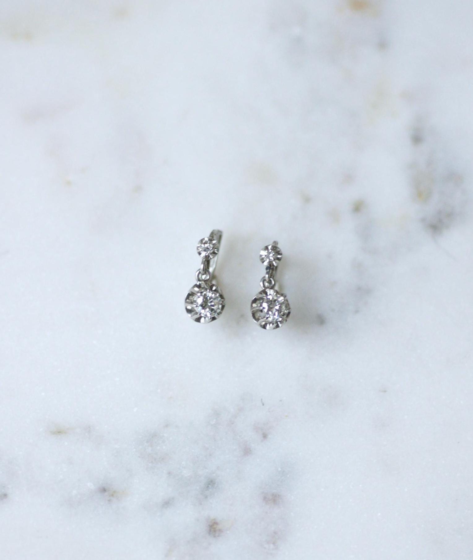 Boucles d'oreilles dormeuses Art Deco en platine et diamants