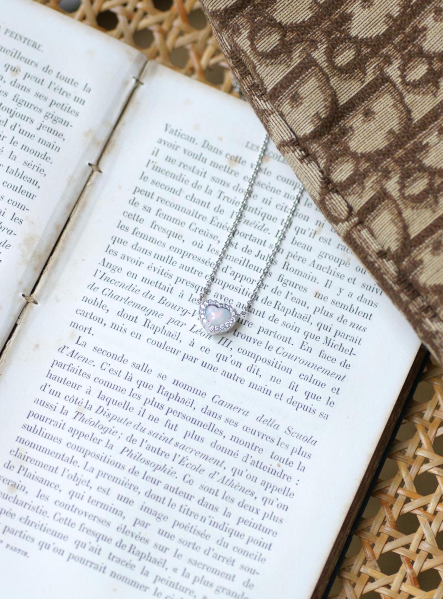 Collier Dior Happy Birth Coeur Opale et Diamants sur Or Blanc