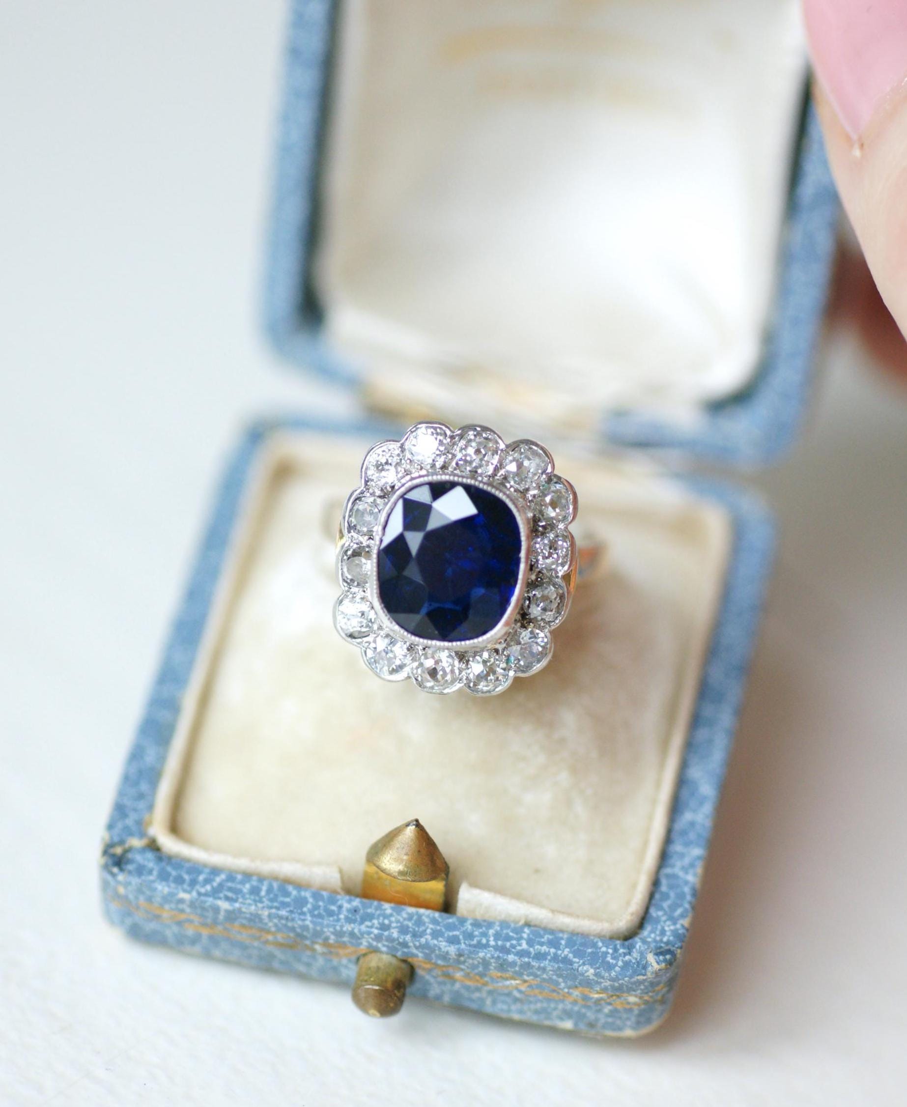 Ring Pompadour Art Deco Sapphire Siam Unheated and diamonds