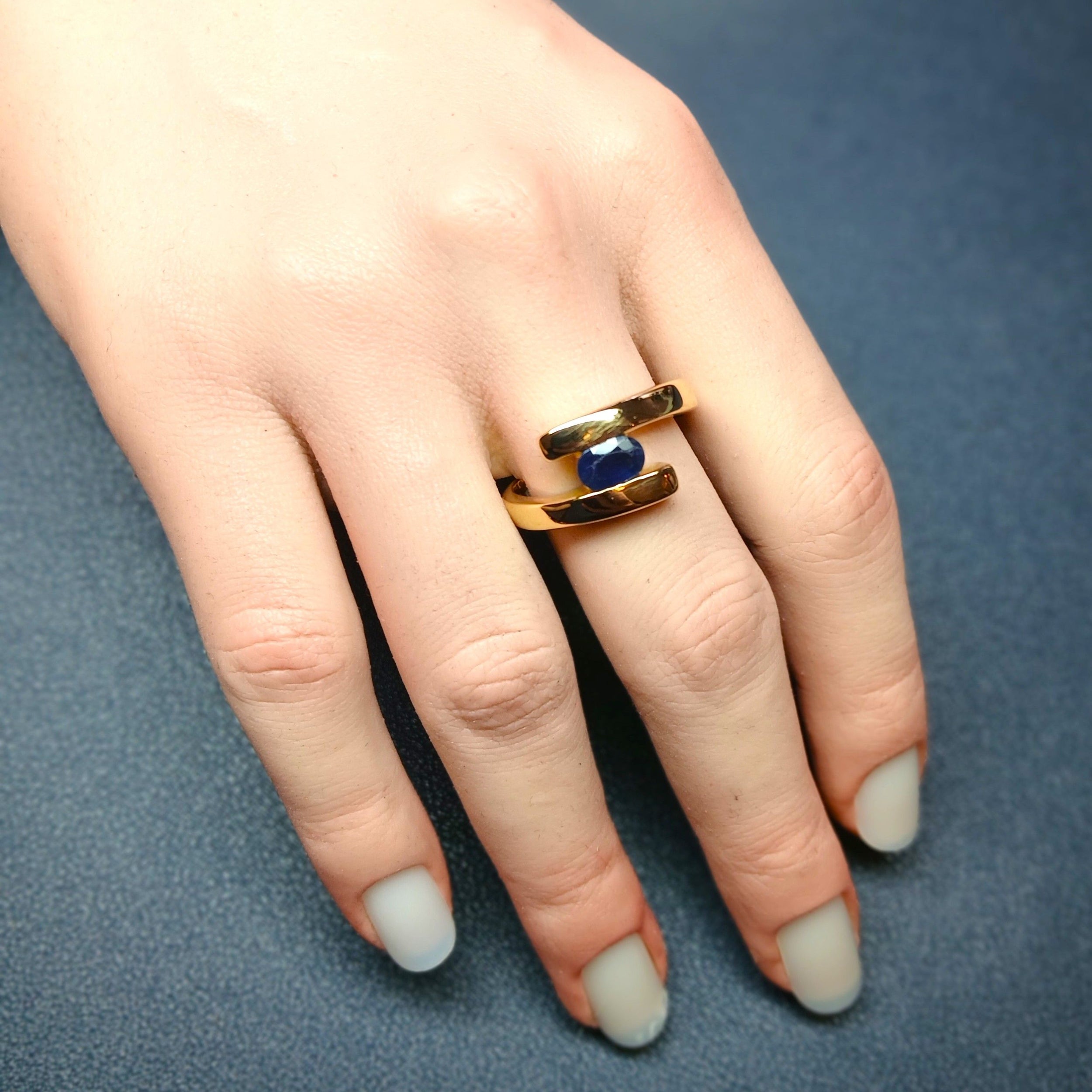 Bague croisée or jaune et saphir