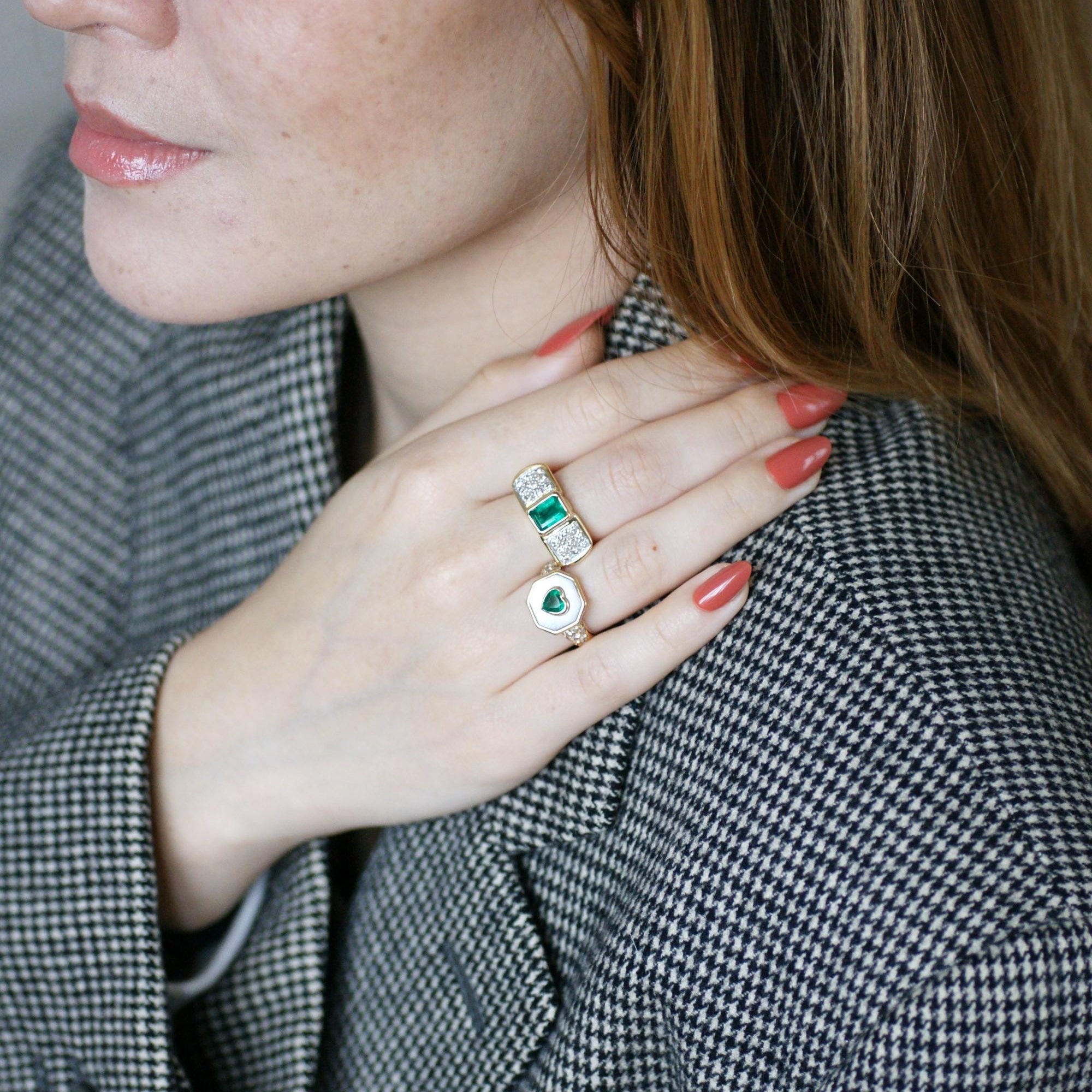 Ring Vintage Emerald and diamonds on Yellow Gold