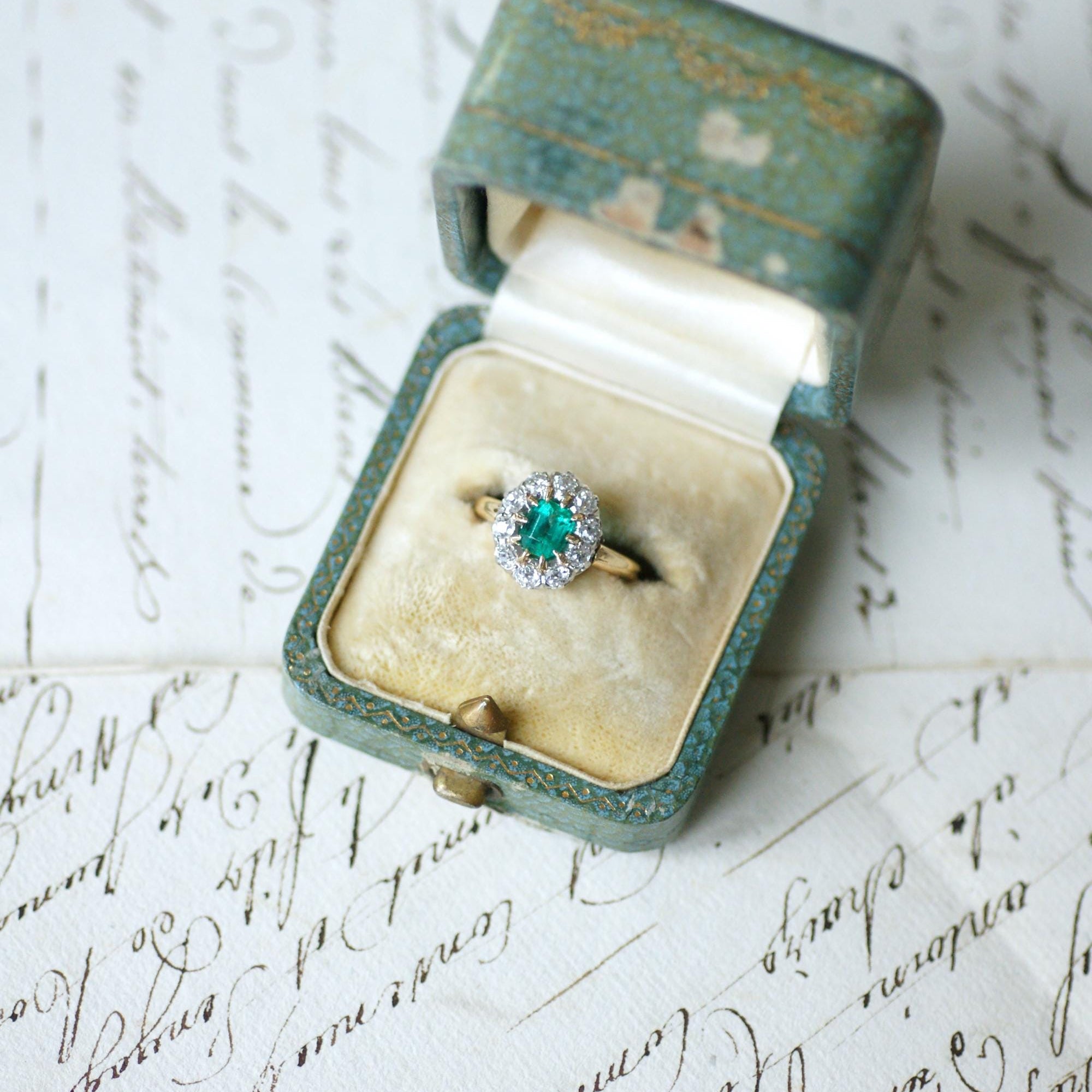 Ring Marguerite Old Colombian Emerald and diamonds