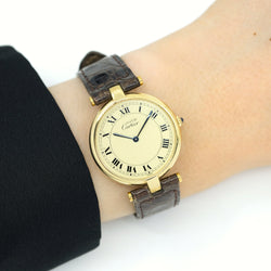 Montre CARTIER Vendôme Must grand modèle en plaqué or et saphir