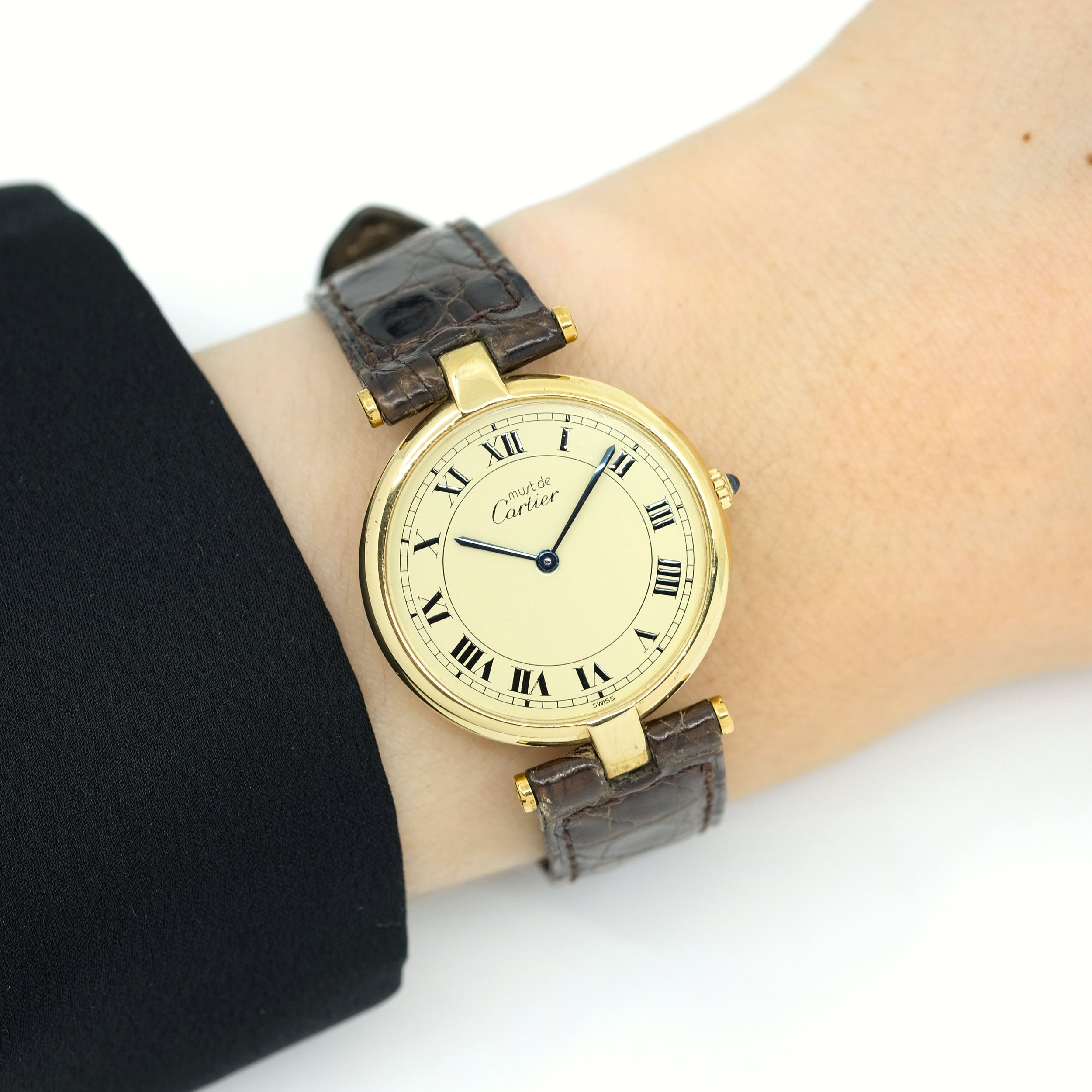 Montre CARTIER Vendôme Must grand modèle en plaqué or et saphir