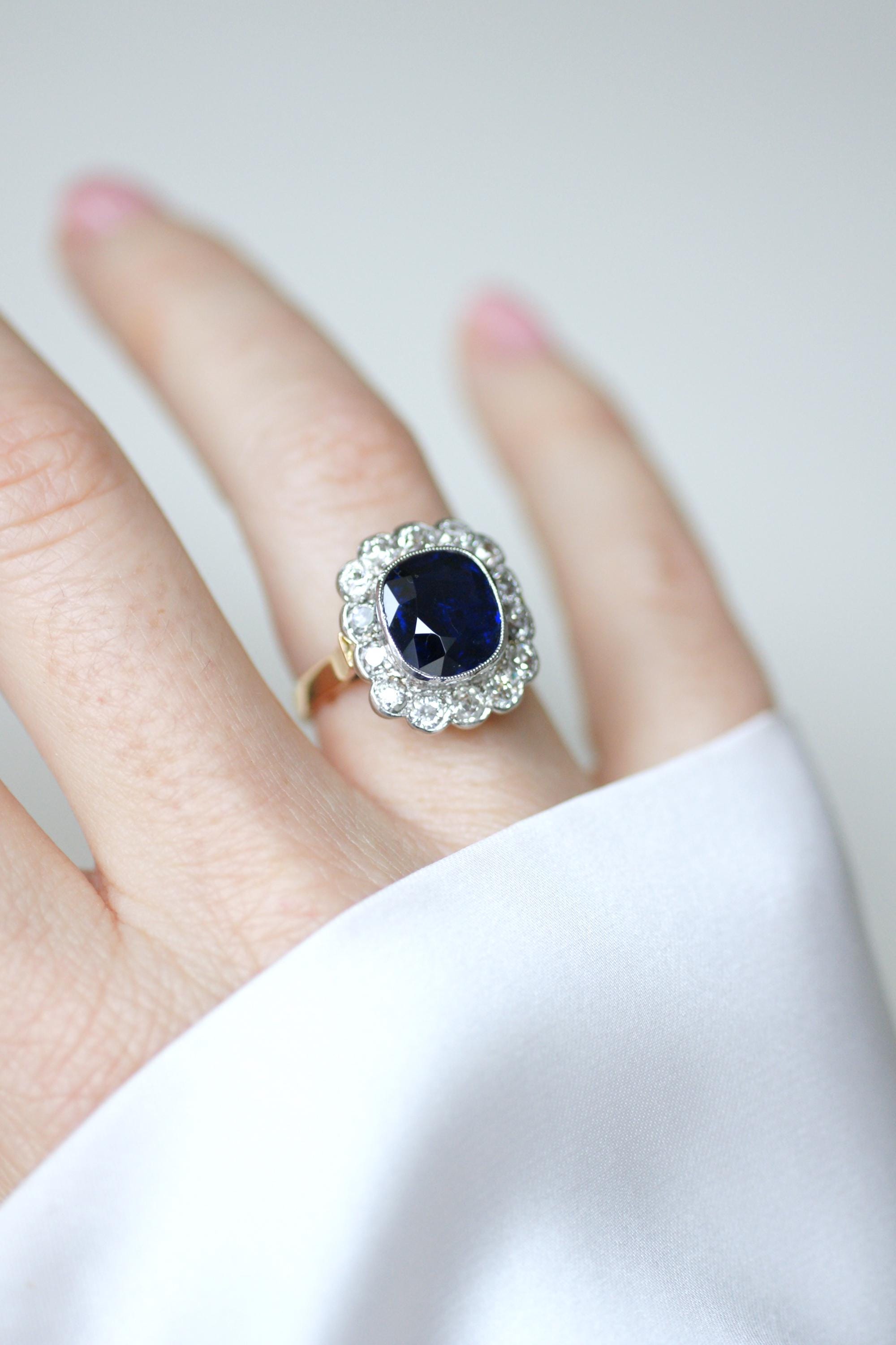 Ring Pompadour Art Deco Sapphire Siam Unheated and diamonds