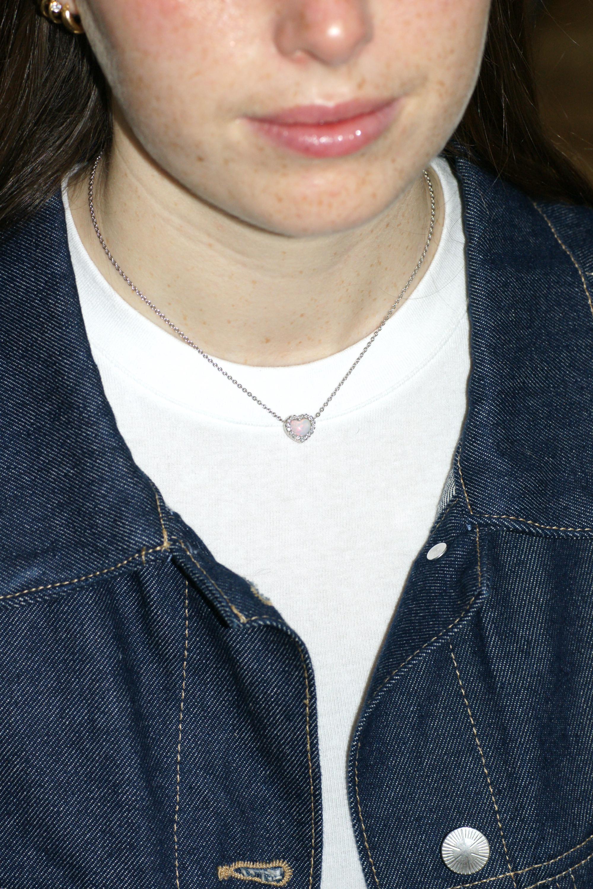 Collier Dior Happy Birth Coeur Opale et Diamants sur Or Blanc