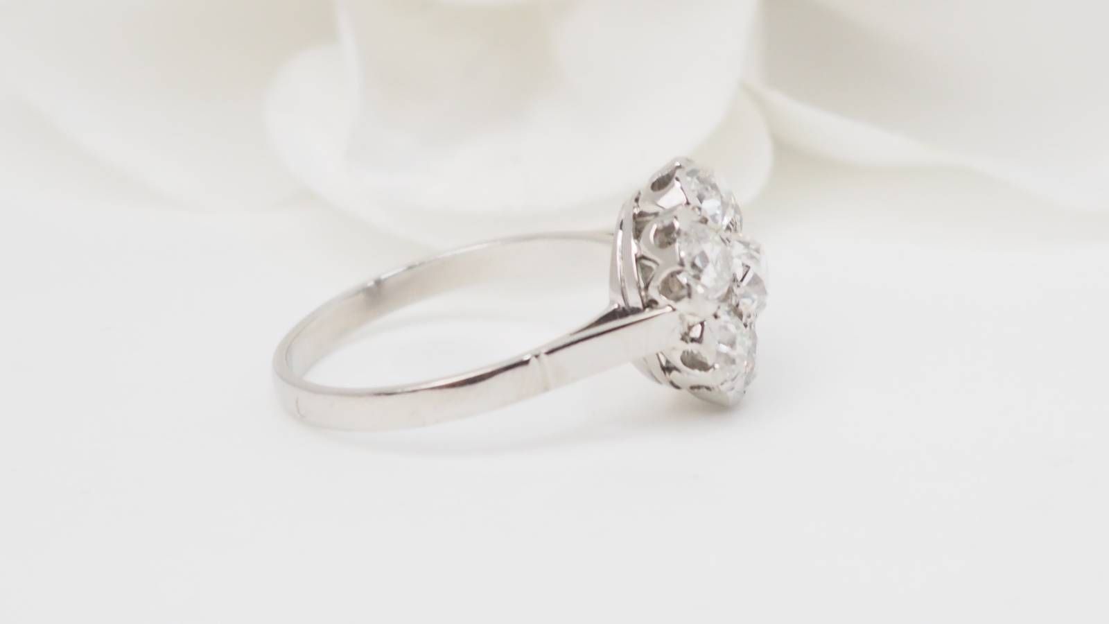Bague Fleur en platine et diamants
