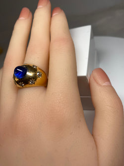 Dome ring in yellow gold and sapphire
