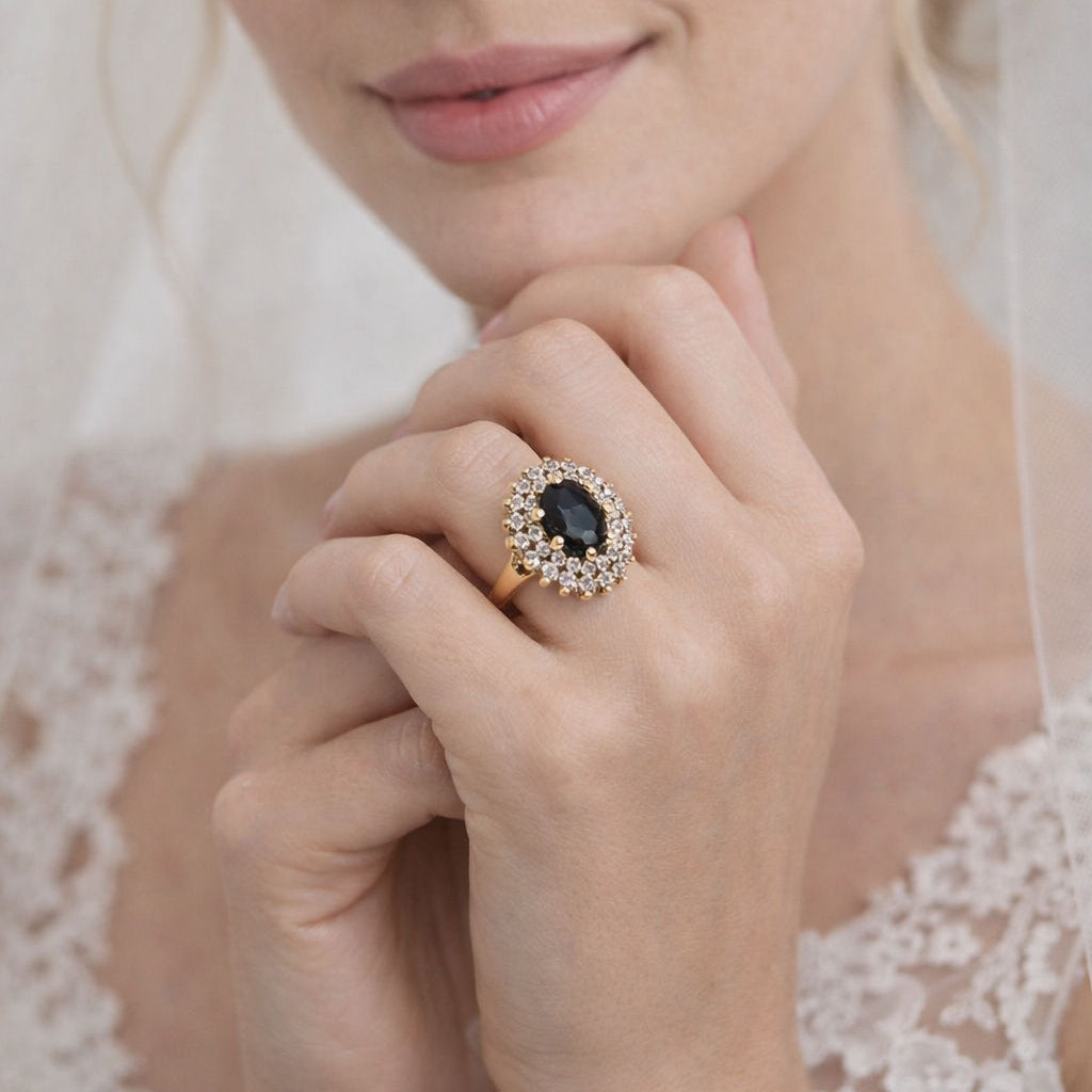 Bague rosetón en or jaune et saphir bleu foncé