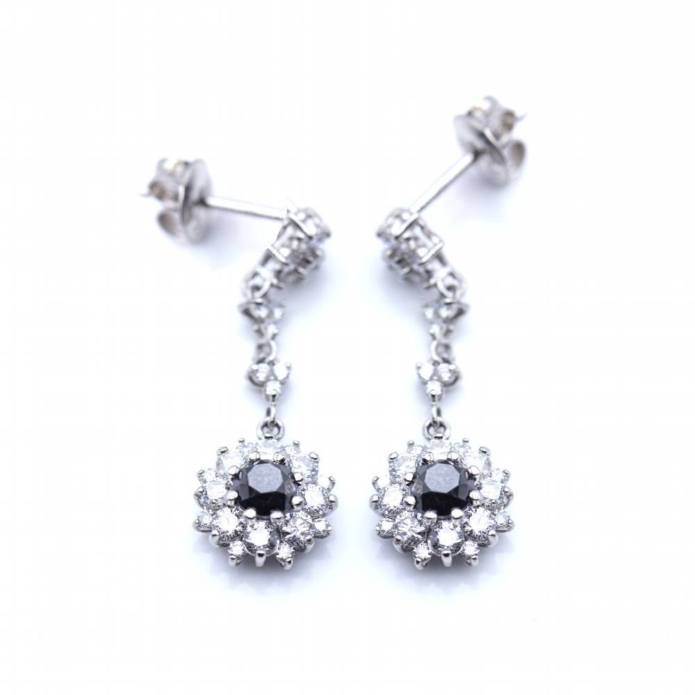 Boucles d'oreilles longues avec Diamant blanc et Diamant noir
