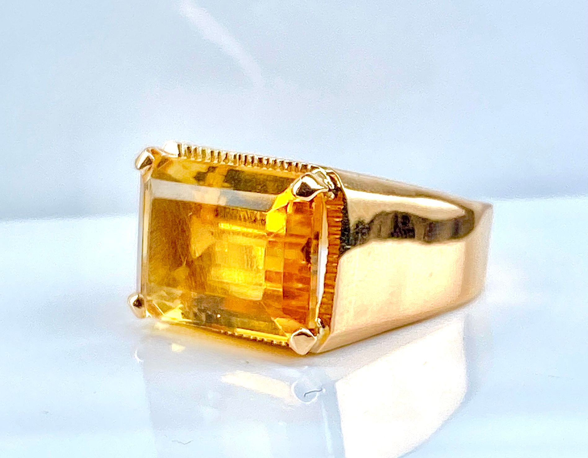 Bague en or jaune 18 carats, topaze jaune 11,26 carats