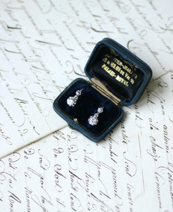 Boucles d'oreilles dormeuses Art Deco en platine et diamants