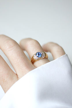 Bague jonc en or jaune et saphir de Ceylan