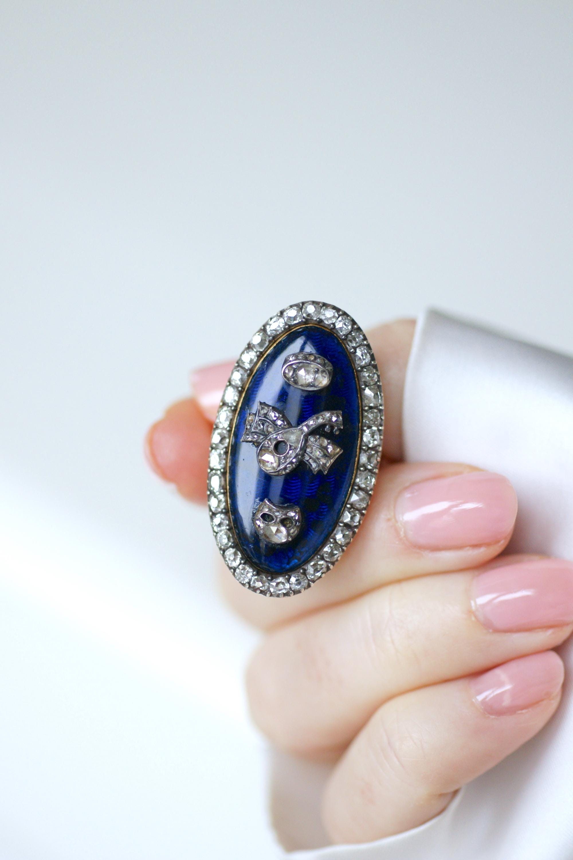Bague navette en or rose et argent avec diamants et émail bleu
