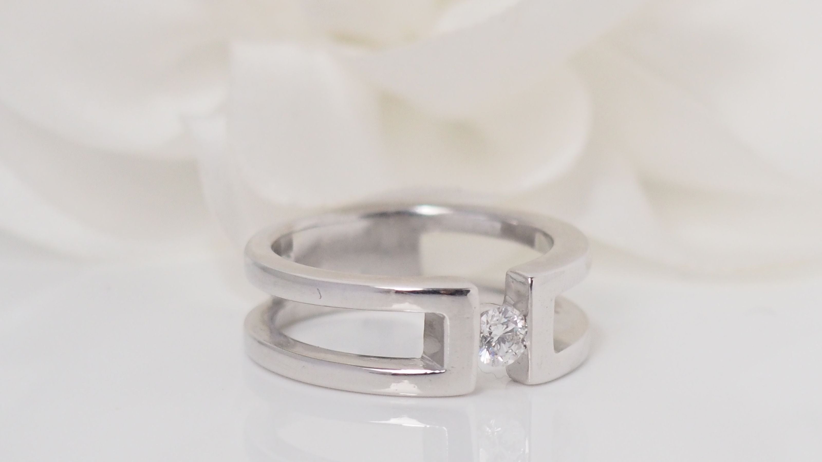 Bague en or blanc et diamant