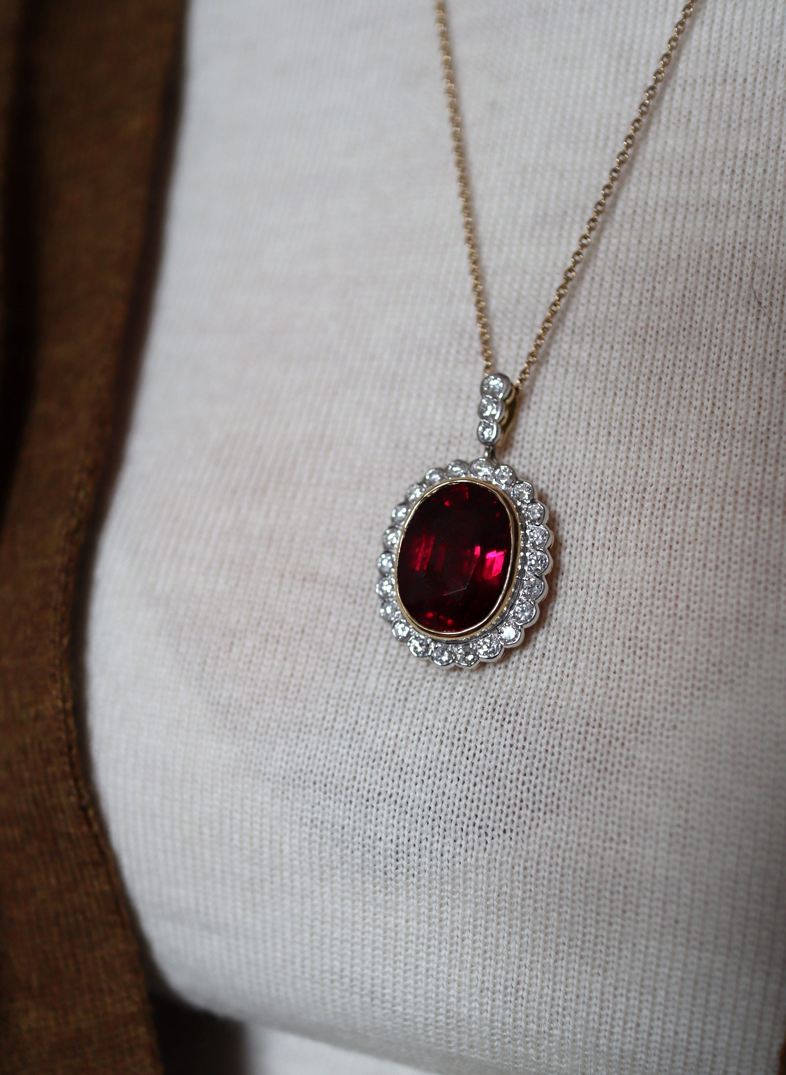 Pendentif marguerite en or deux tons tourmaline et diamants