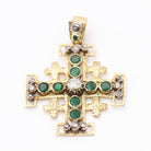 Pendentif croix en or 18k avec émeraudes et diamants